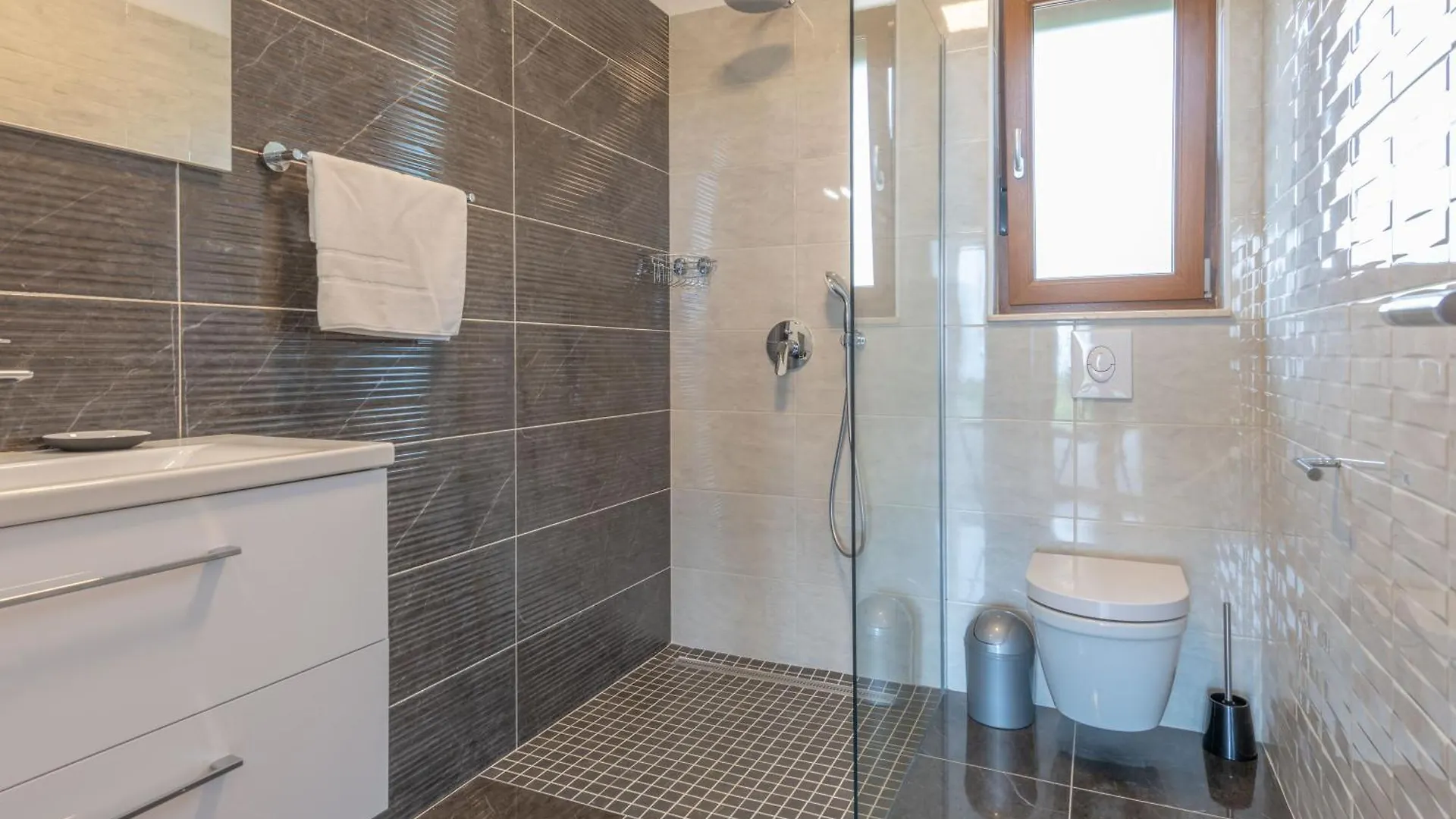 Holiday home Villa Rita, A Luxurious Private Villa With A Pool Near The Sea Viskovici