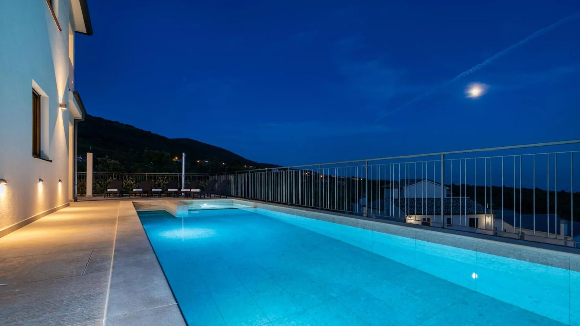 Villa Rita, A Luxurious Private Villa With A Pool Near The Sea Viskovici Holiday home