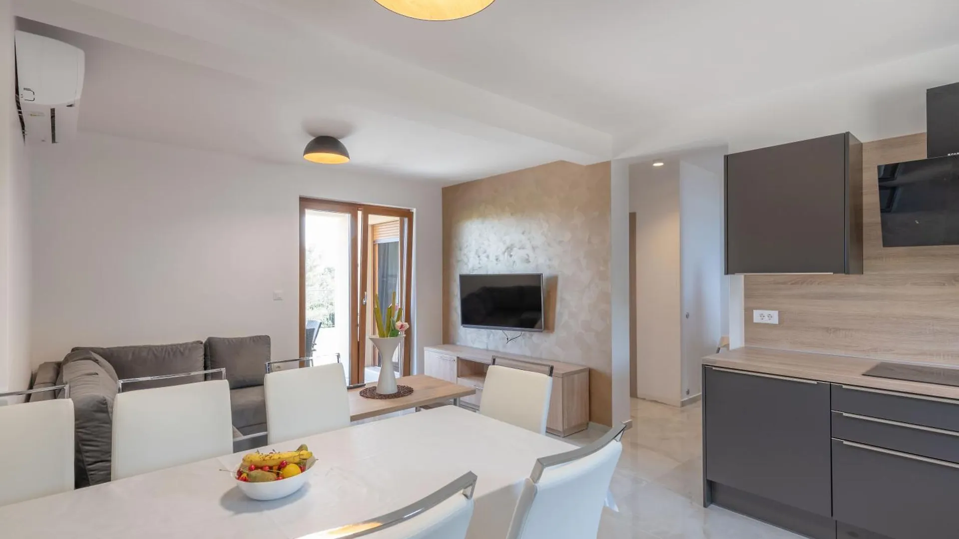 Villa Rita, A Luxurious Private Villa With A Pool Near The Sea Viskovici 0*,
