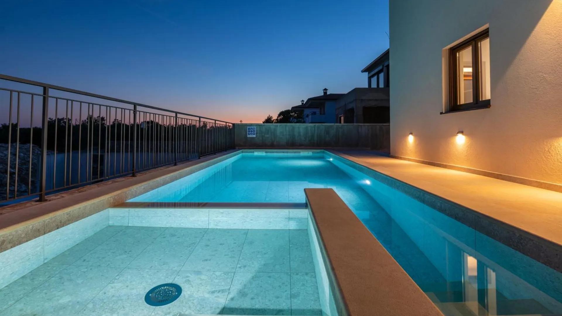 Villa Rita, A Luxurious Private Villa With A Pool Near The Sea Viskovici