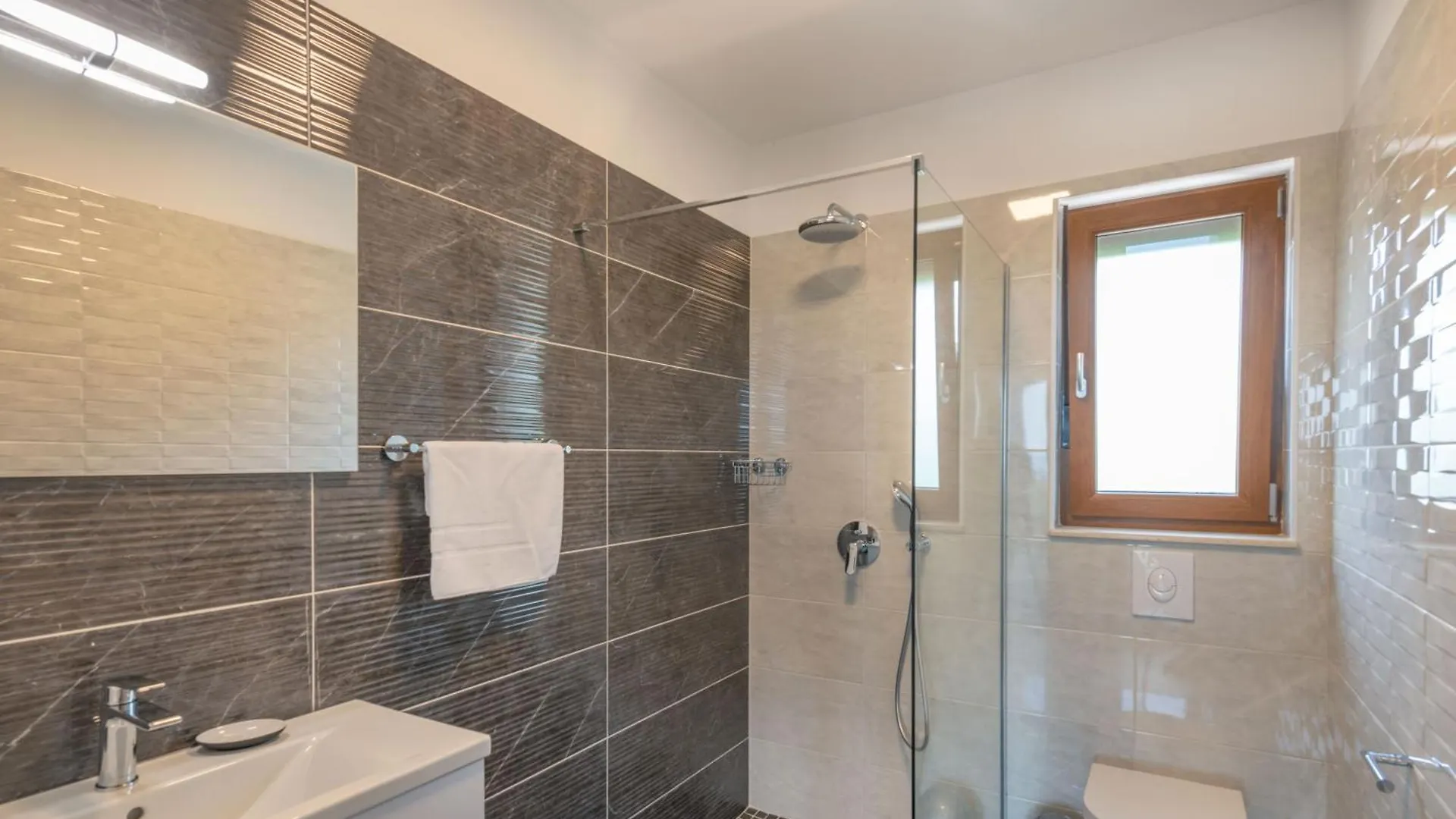 Villa Rita, A Luxurious Private Villa With A Pool Near The Sea Viskovici Holiday home